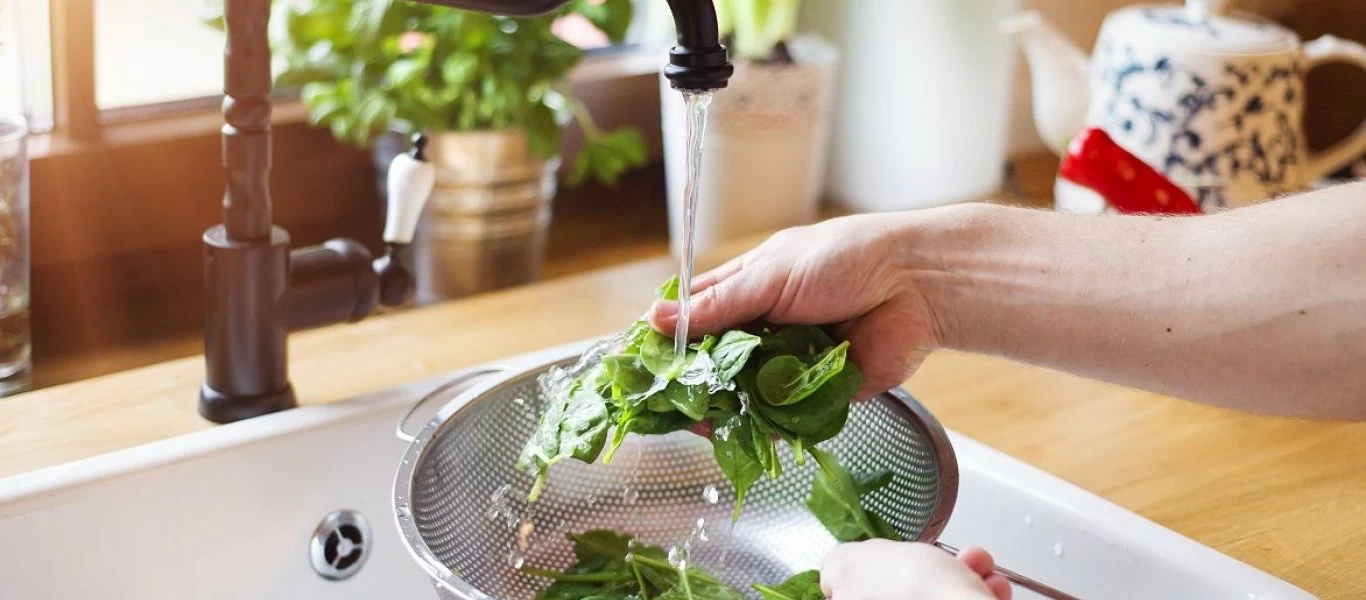 Φρούτα & λαχανικά: Αυτός είναι ο σωστός τρόπος για να τα πλένουμε